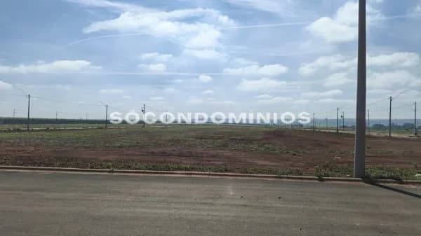 Terreno à venda na Fazenda Pinheirinho. Condomínio fechado em Rio das Pedras SP