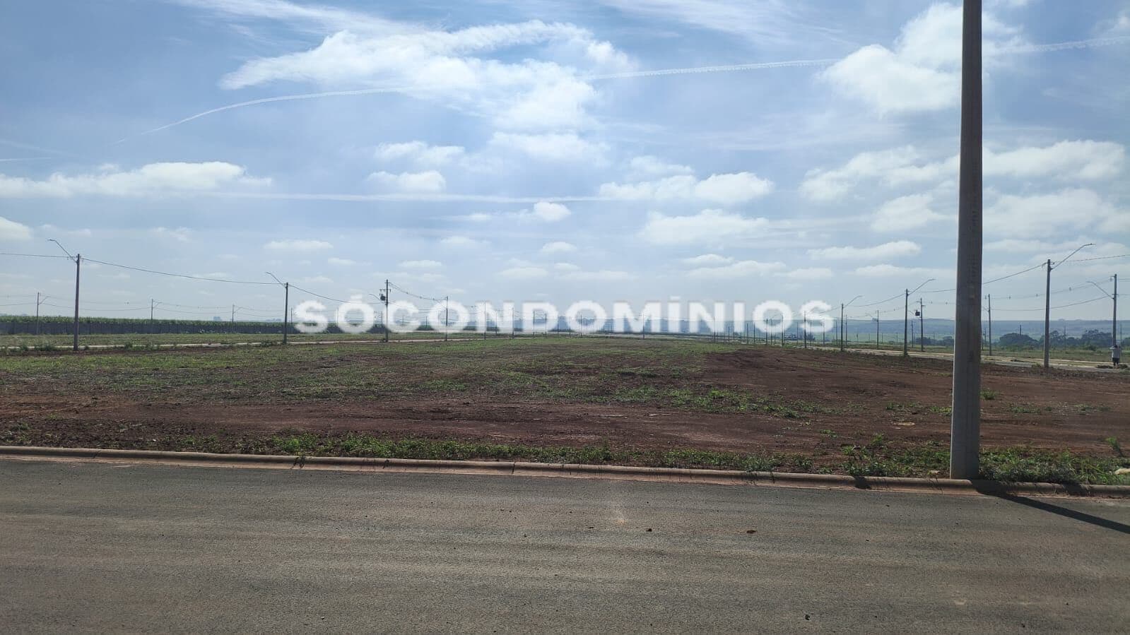 Terreno à venda na Fazenda Pinheirinho. Condomínio fechado em Rio das Pedras SP