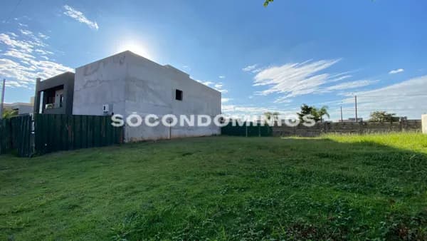 Terreno plano a venda no Villa Daquila. Condominio fechado em Piracicaba SP