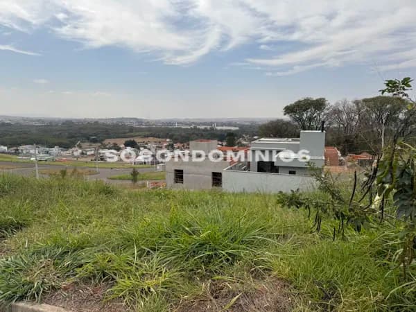 Terreno à venda no Condomínio Canadá. Condomínio fechado no bairro Ondas, na cidade de Piracicaba/SP