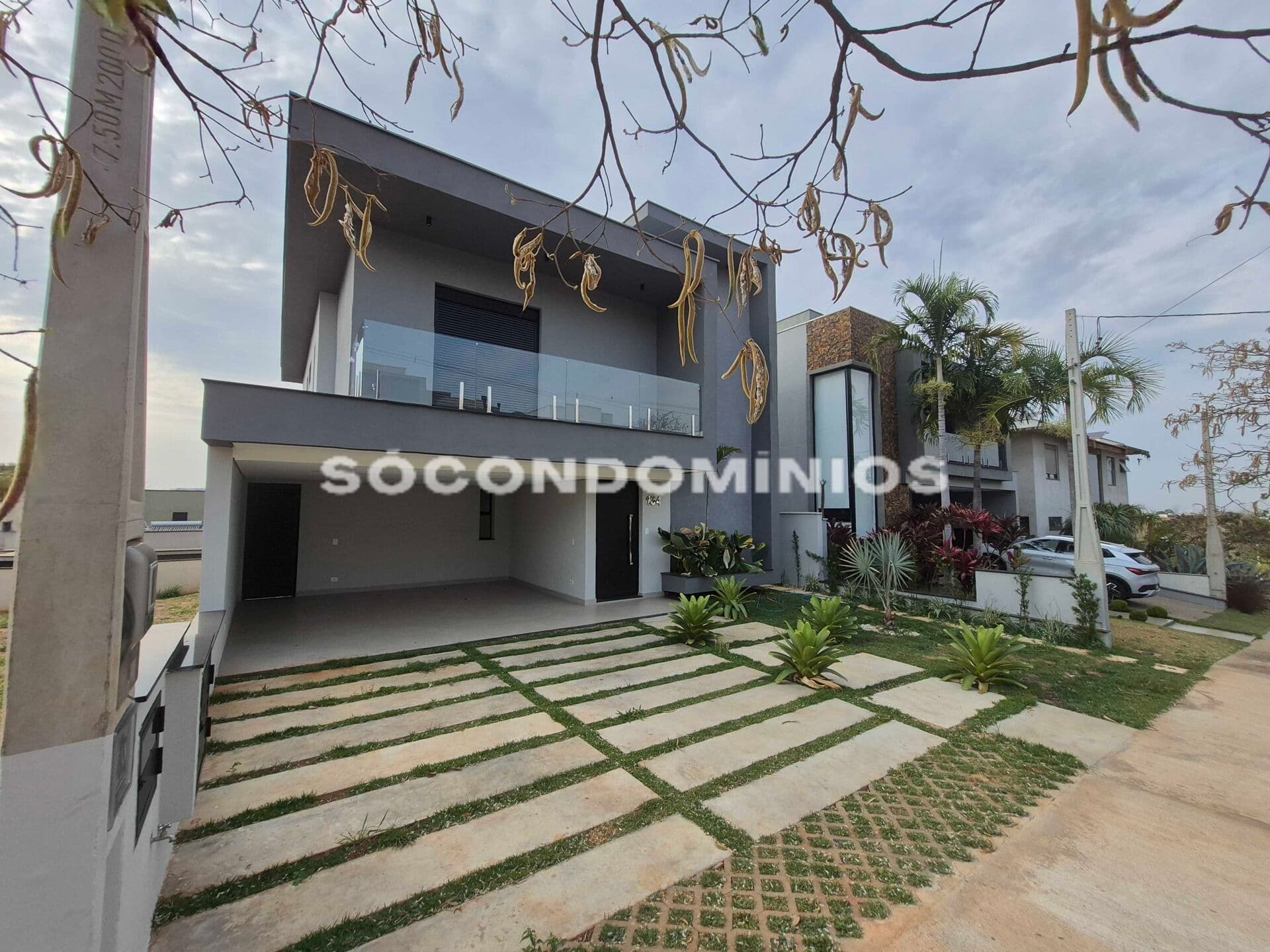 Casa sobrado à venda com 3 suítes no Villa Daquila. Condomínio fechado em Piracicaba SP