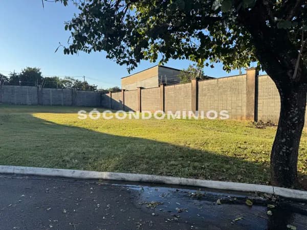 Terreno à venda no Condomínio São Luiz. Condomínio fechado no Bairro Água Branca na cidade de Piracicaba/SP