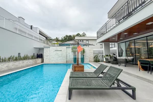 Linda casa nova mobiliada no Condomínio Golden Park em Blumenau-SC