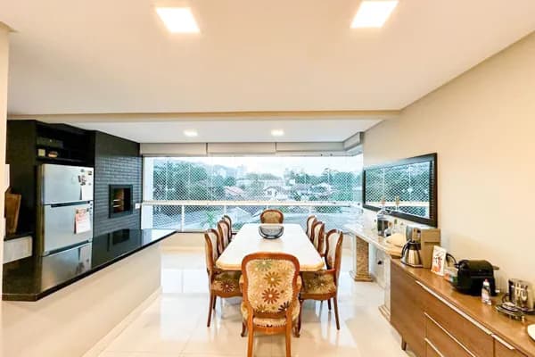 Apartamento com 3 suítes semi mobiliado no bairro da Velha.