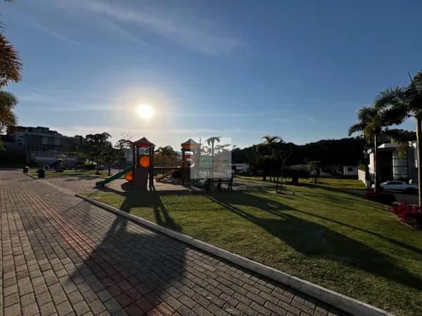 Terreno no condomínio Golden Park