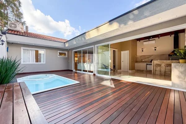 Casa térrea mobiliada no bairro Velha em Blumenau-SC