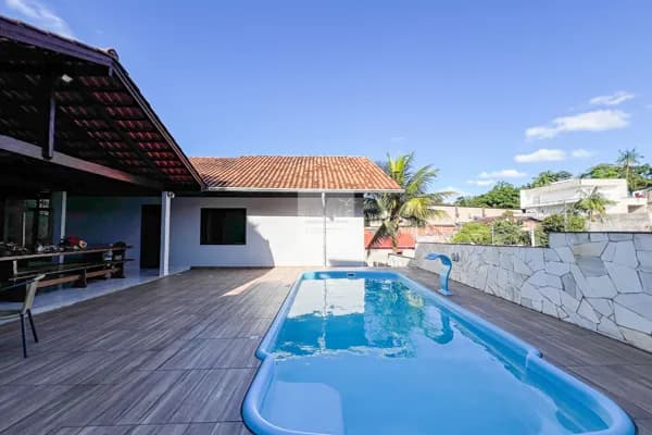 Linda casa no Bairro Agua Verde em Blumenau-SC