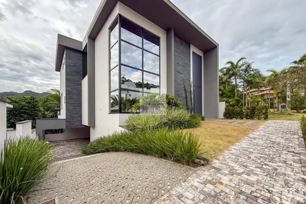 Linda casa com 3 suítes no Golden park em Blumenau-SC
