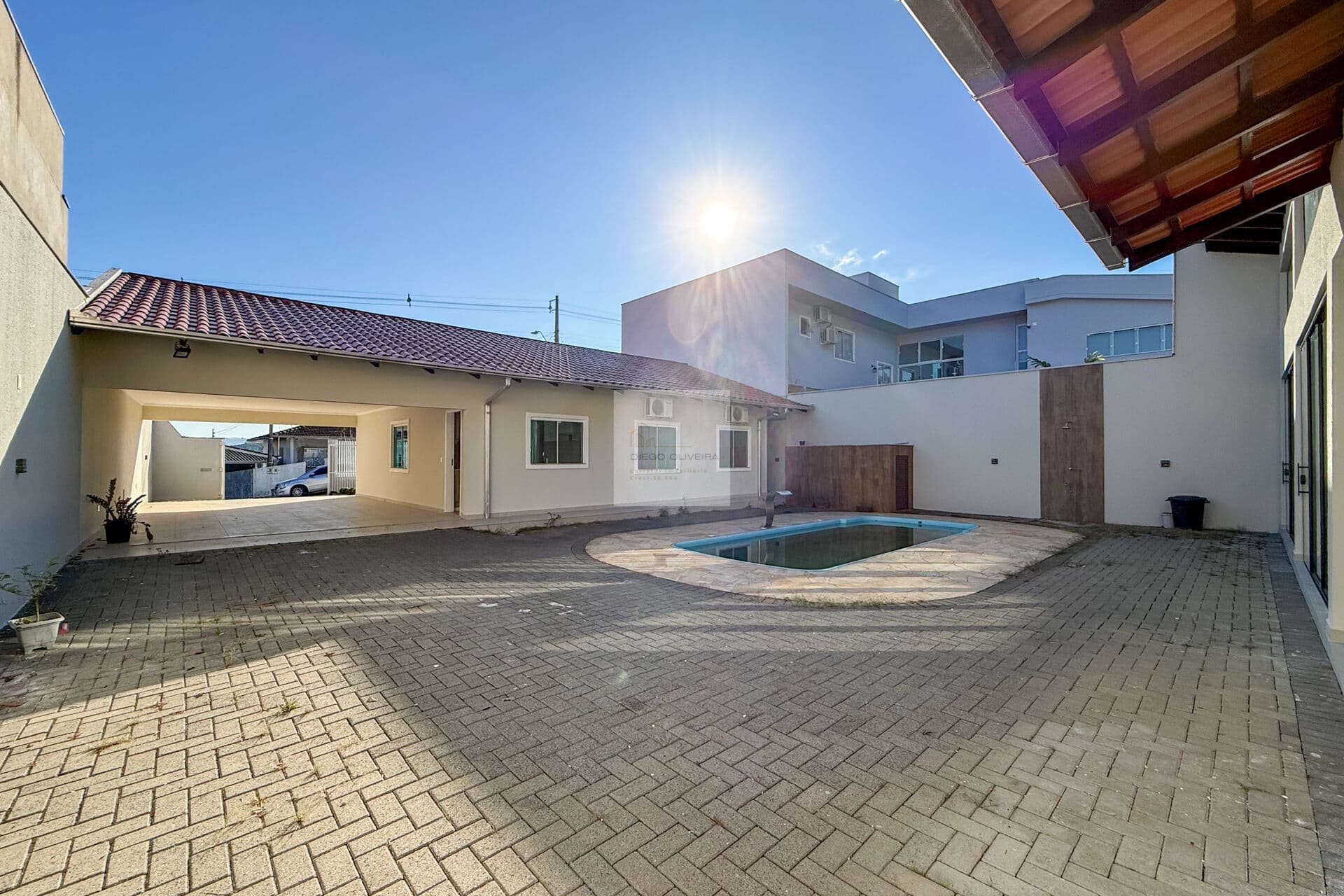 Linda casa mobiliada com piscina na Itoupava Central em Blumenau-SC