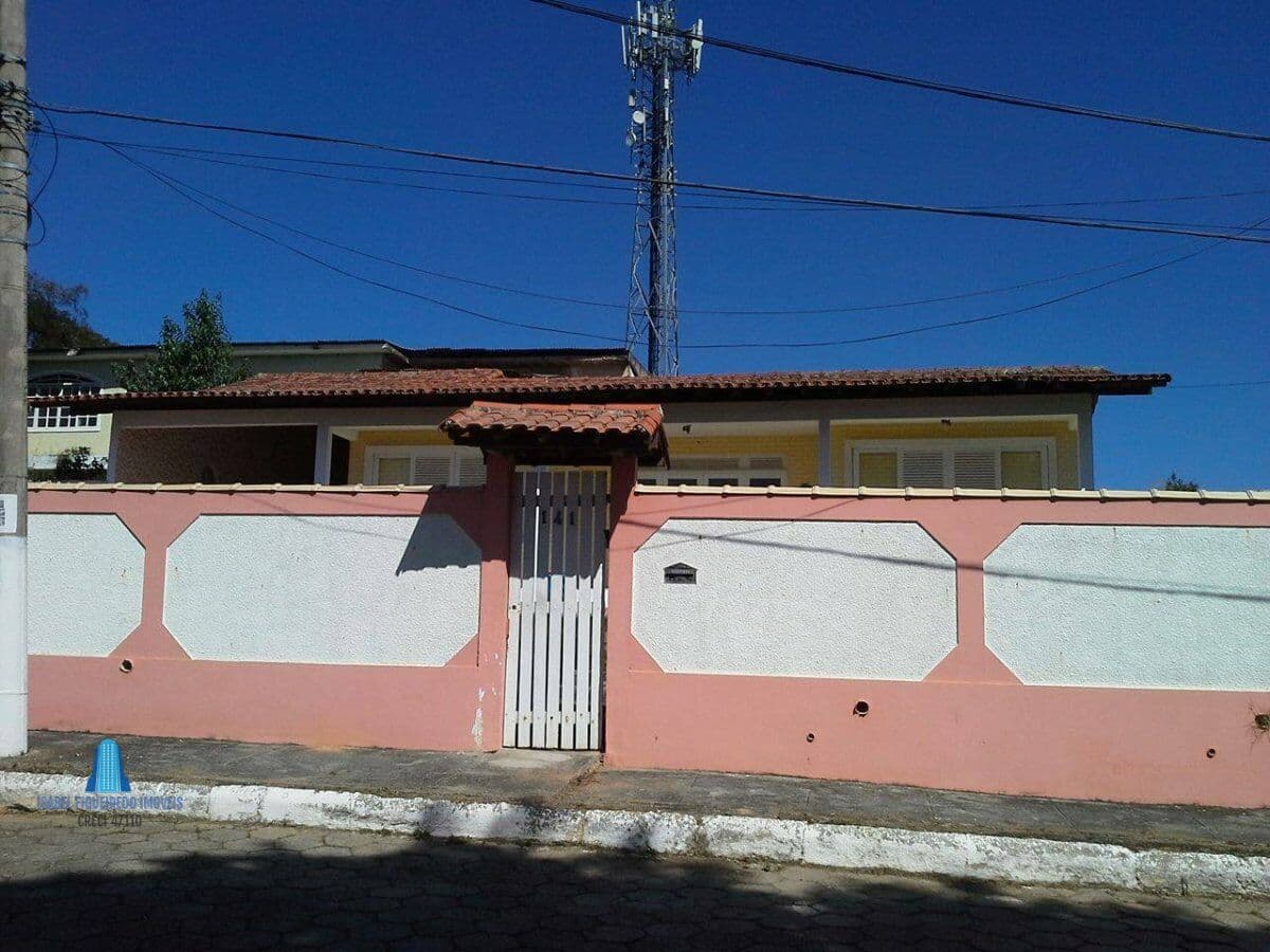Casa Padrão para Venda em Praça da Bandeira Araruama-RJ
