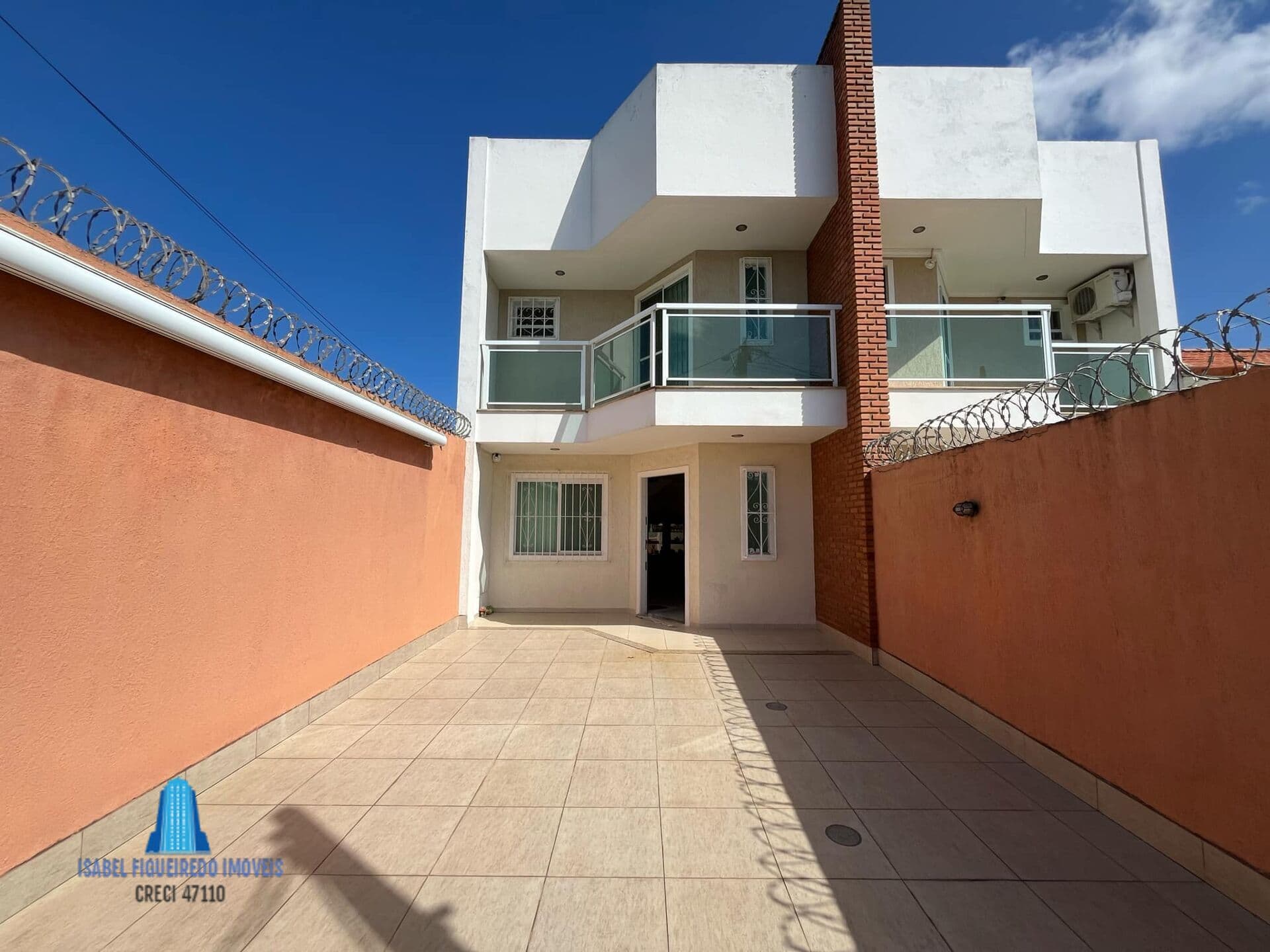 Casa Duplex à Venda no Bairro Parque Hotel