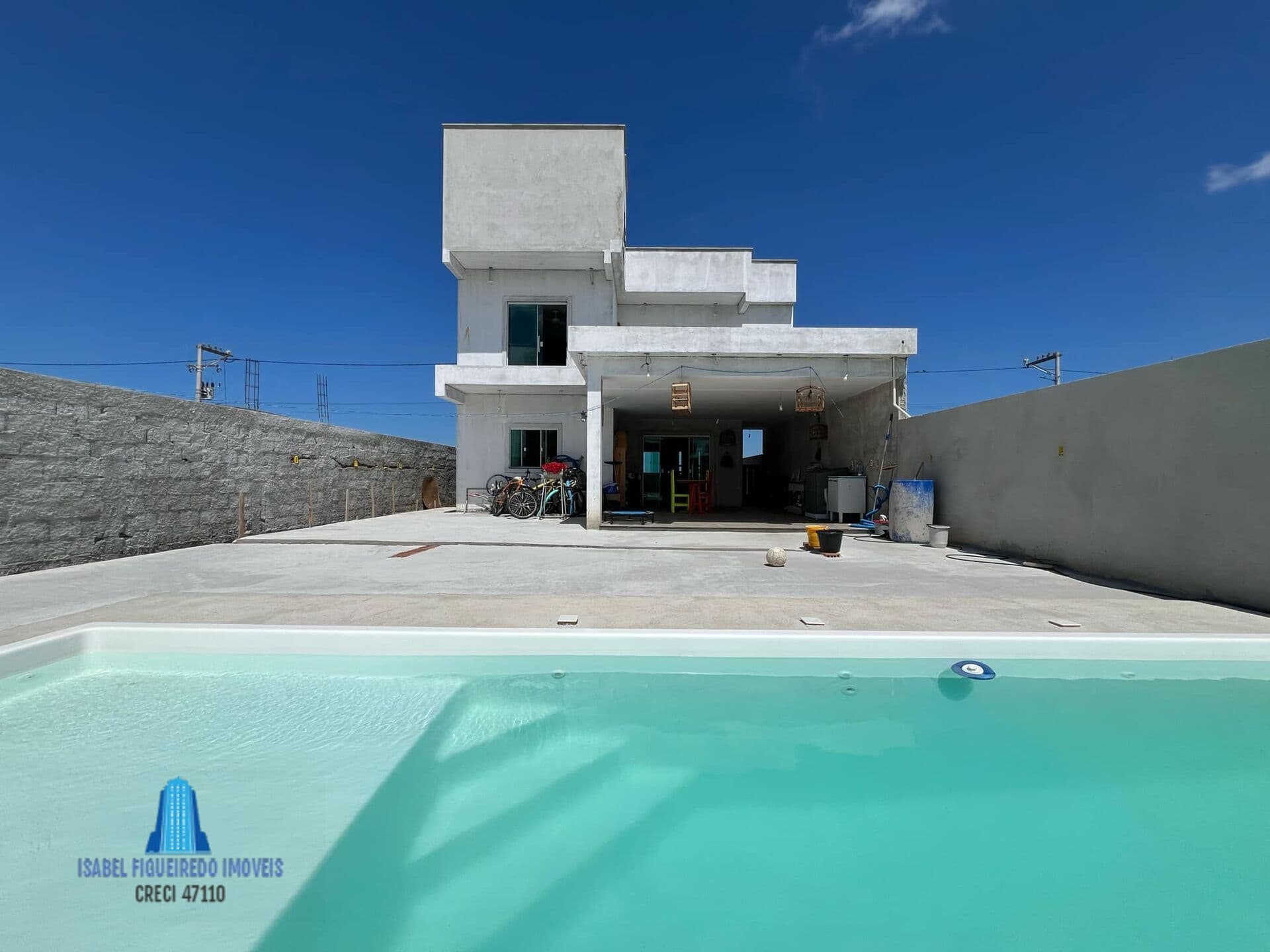 Casa Duplex à Venda em Condomínio