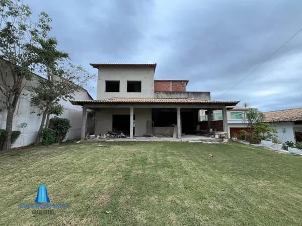 Casa Duplex à Venda em Araruama no Bairro Pontinha