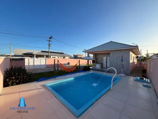 Casa à Venda dentro de Condomínio em Araruama/RJ