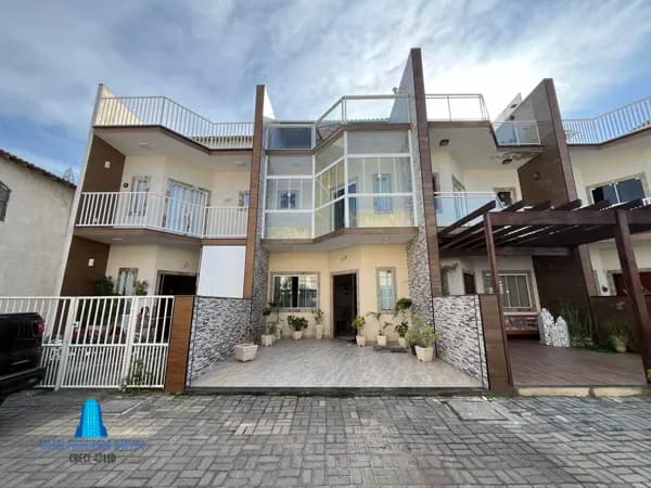Casa Triplex com vista para a lagoa à Venda no Bairro Hospício, Araruama/RJ