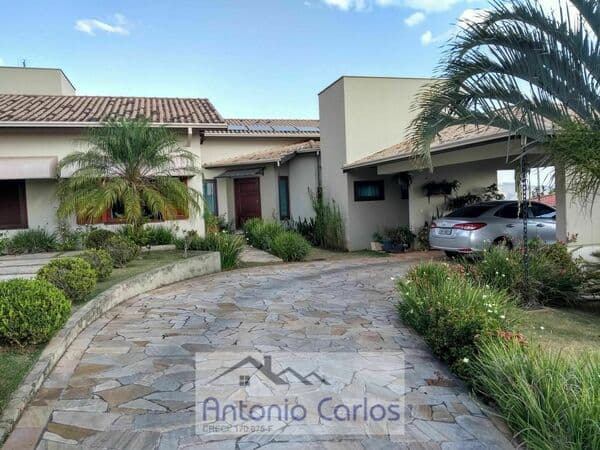 Casa de Alto Padrão no Condomínio Orypaba com Vista Panorâmica para o Vale