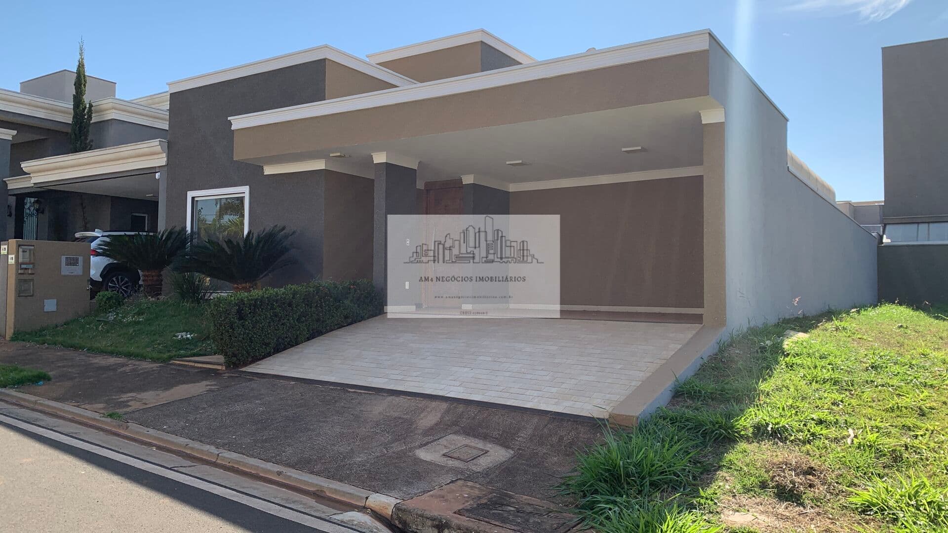 Casa 3 suítes a venda no Condomínio Village Damha III