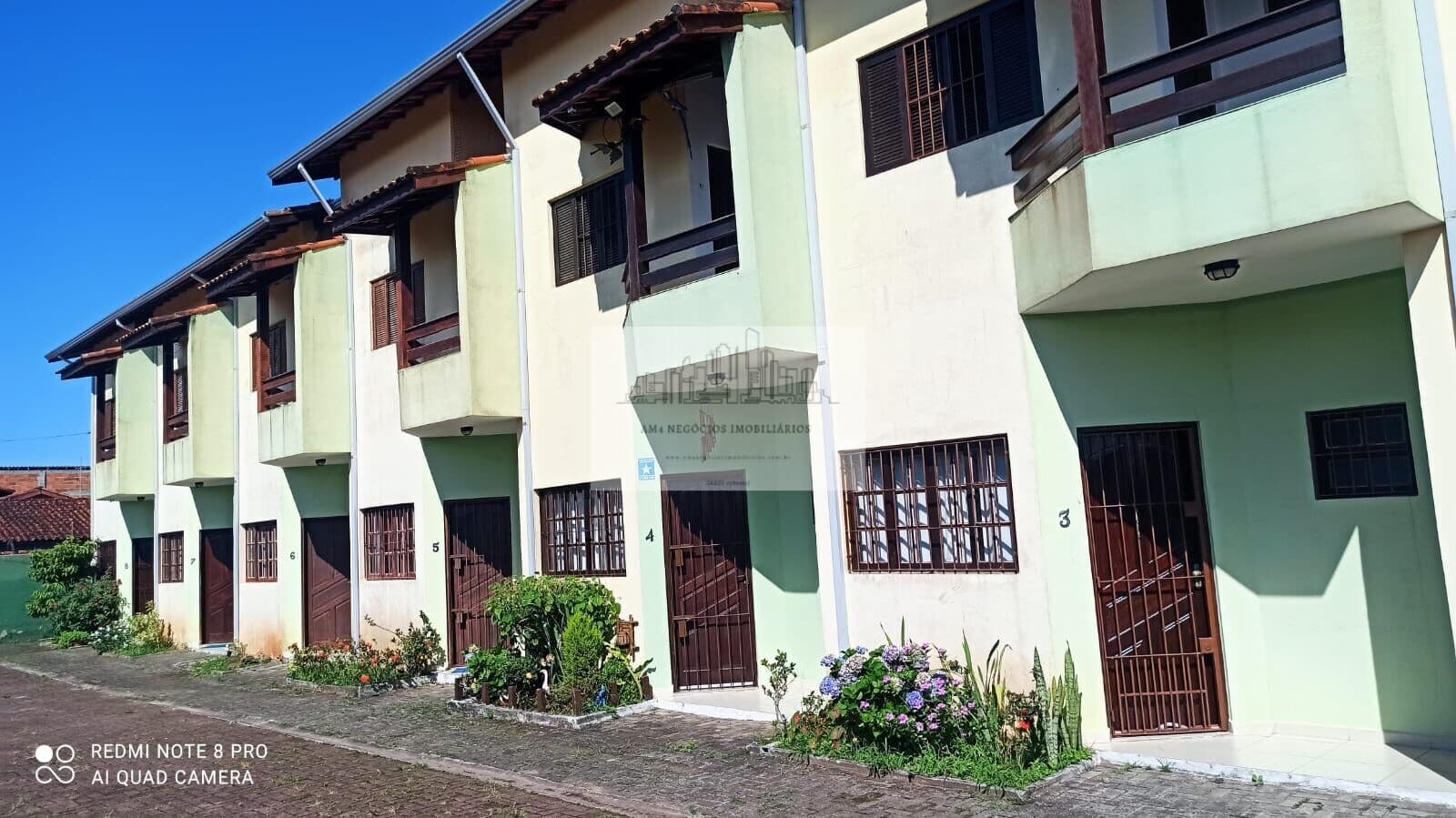 Casa 2 dormitórios em condomínio próximo ao mar no bairro Tupy em Itanhaém.
