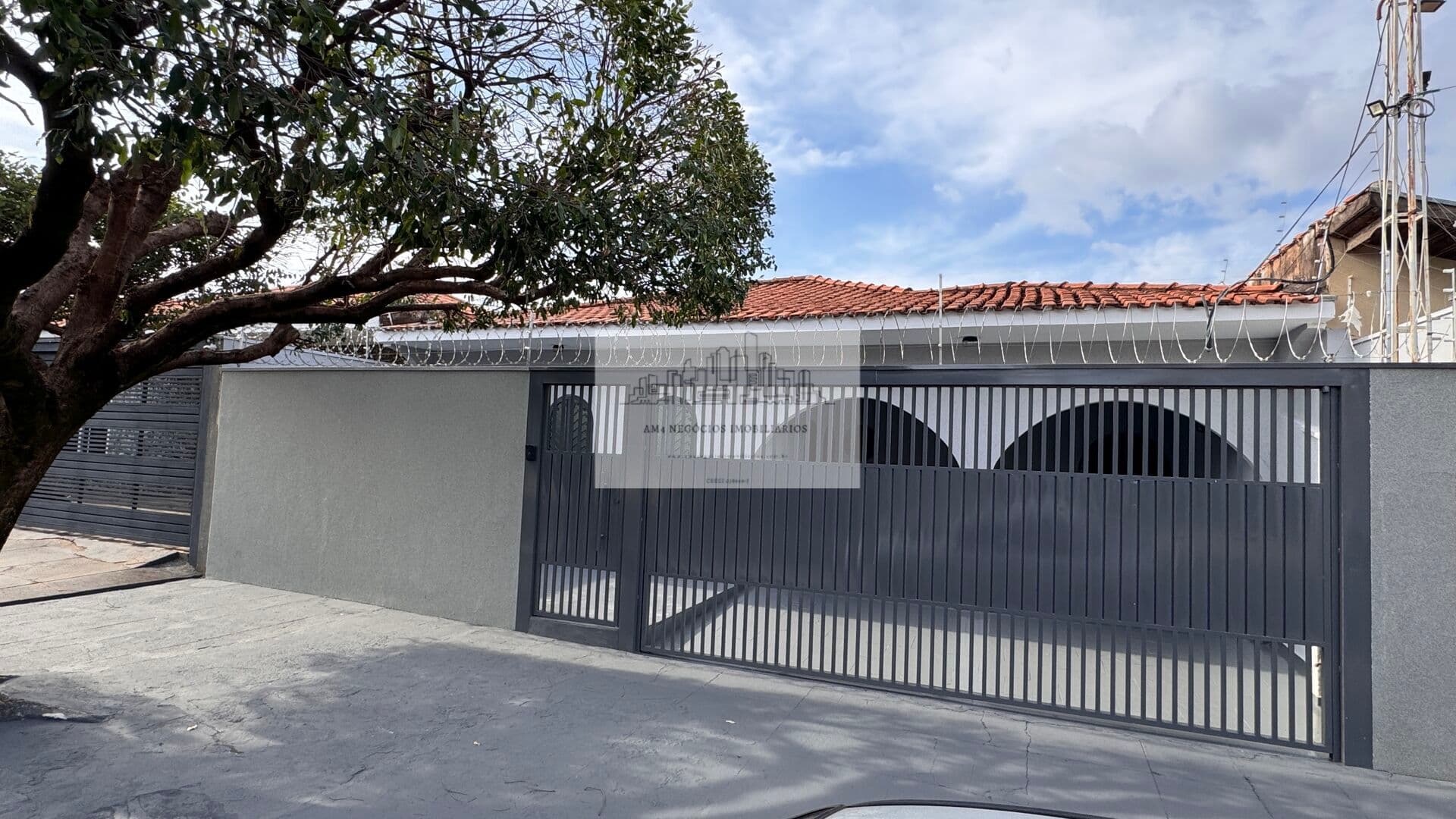 Casa 3 dormitórios para locação no bairro Santos Dumont