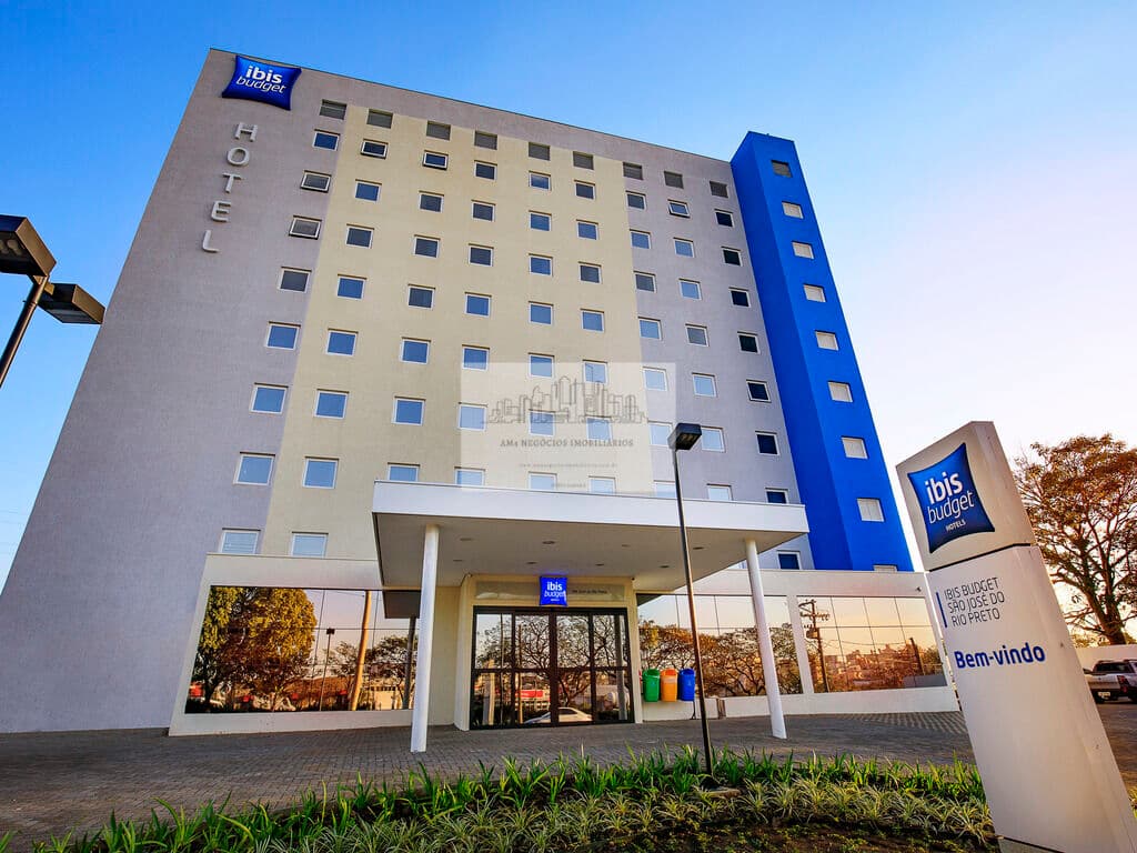 Apartamento à venda no Ibis Budget São José do Rio Preto com sistema pool de rendimento.