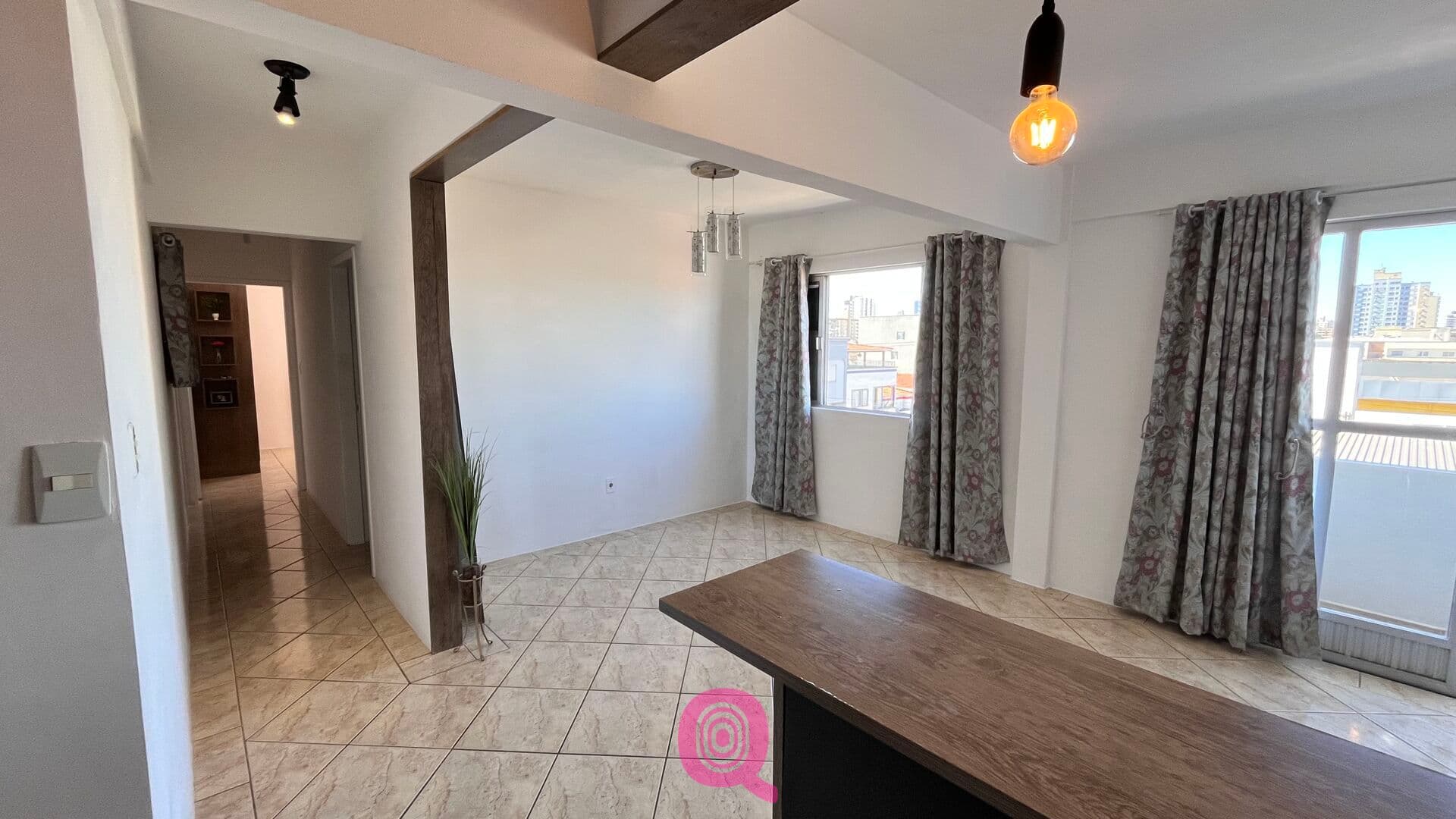 Apartamento semi mobiliado no bairro Oficinas - Tubarão/SC