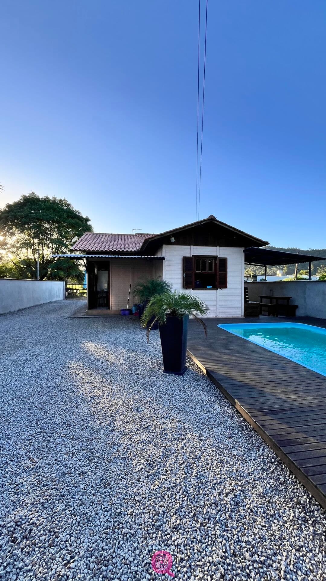 Casa com piscina no Bom Pastor