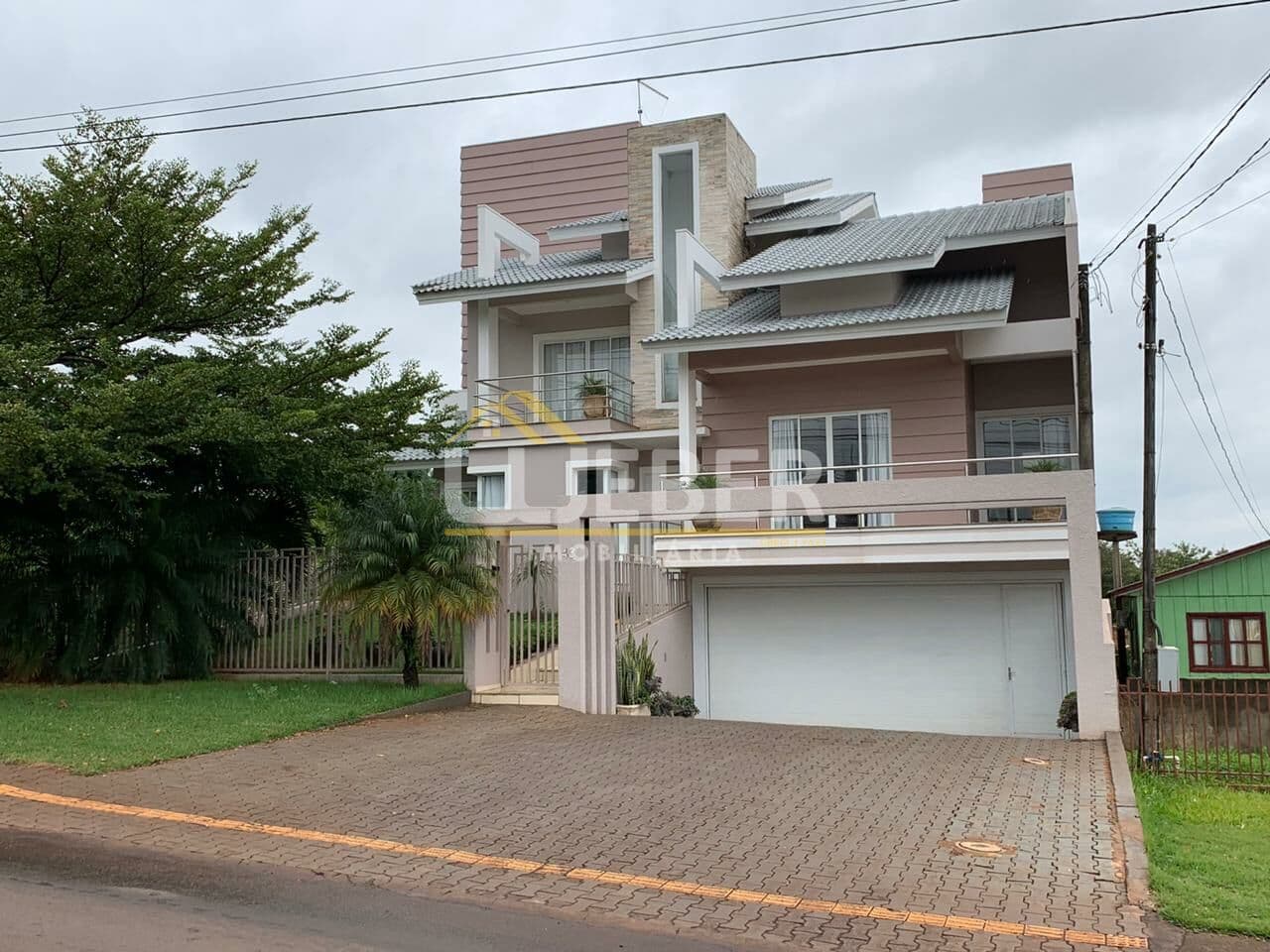 Sobrado em Medianeira - Condá
