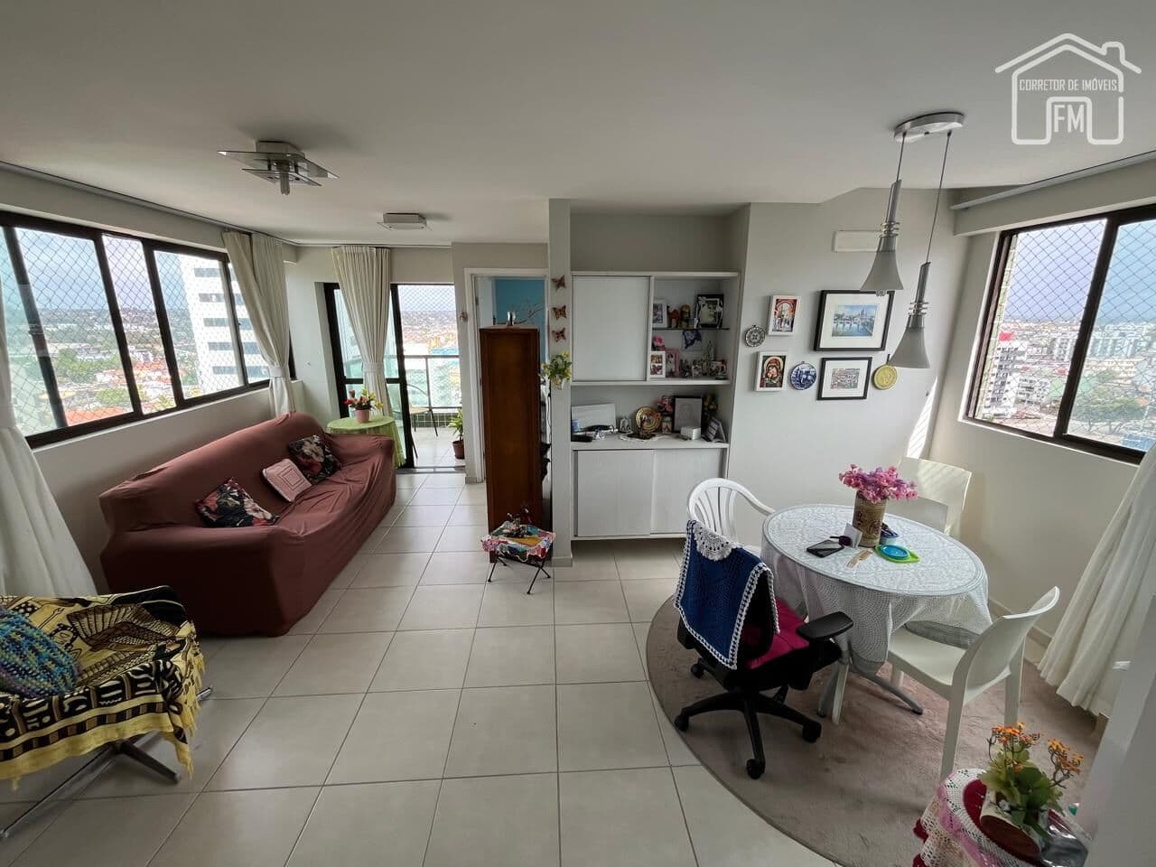 Vendo apartamento, localizado em andar alto com vista para o mar, no bairro de Casa Caiada, Olinda–PE