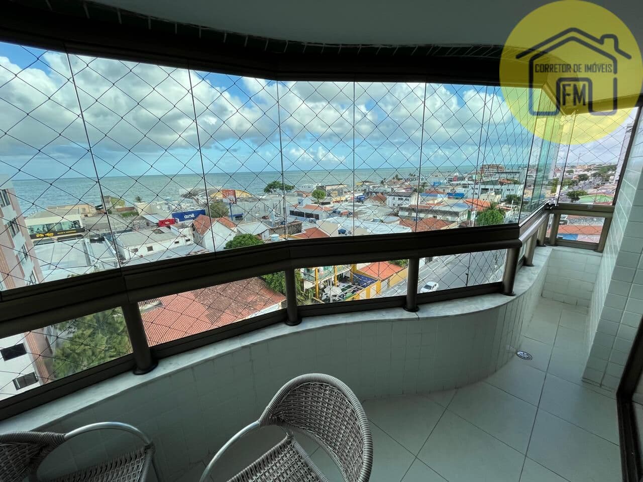 Vendo apartamento nascente, próximo ao Shopping Patteo e a 250m da orla de Bairro Novo
