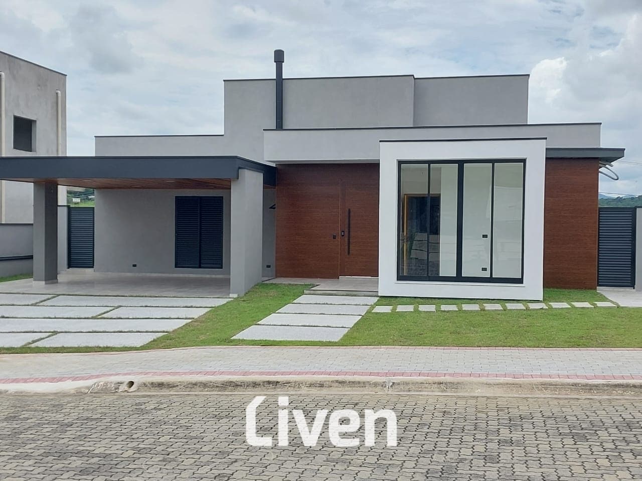 CASA À VENDA DE 3 QUARTOS, 255M²