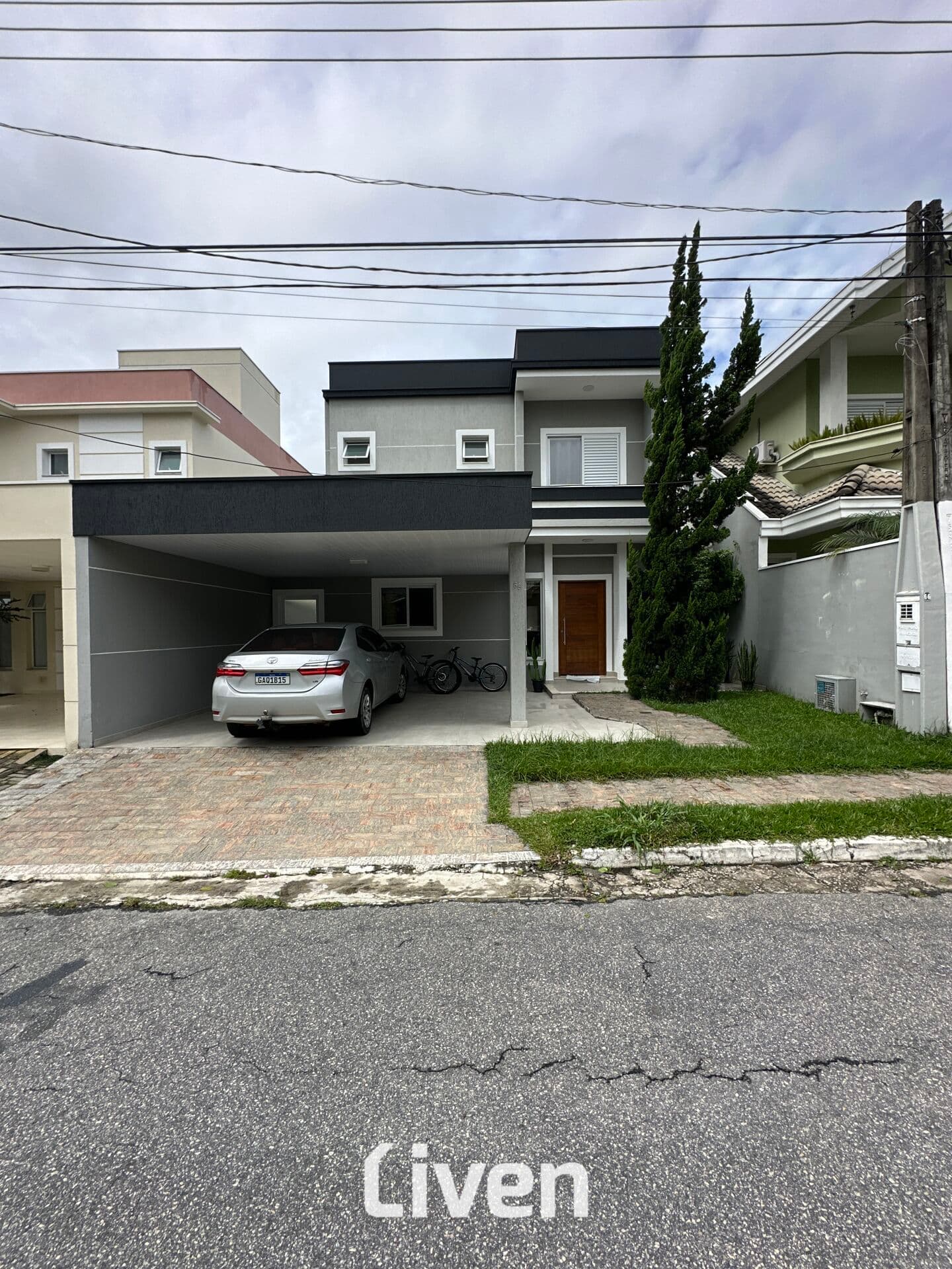 SOBRADO À VENDA, CONDOMÍNIO FECHADO, 5 QUARTOS, 300 M²!!