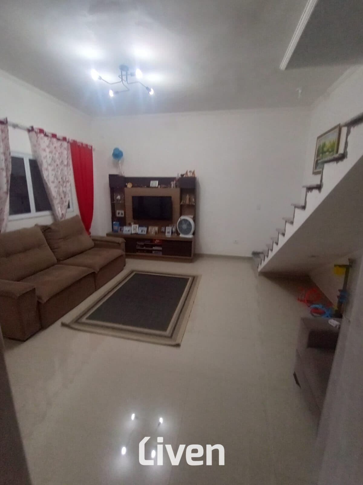 SOBRADO À VENDA, 2 QUARTOS, 250 M²!!