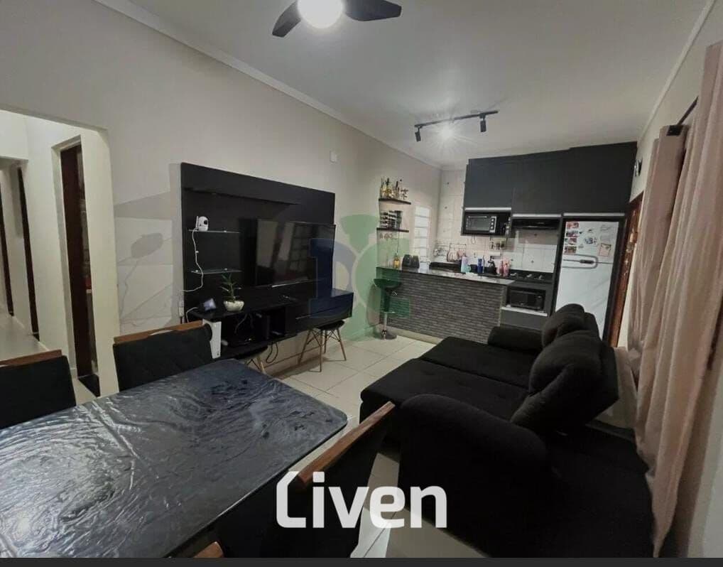 CASA À VENDA COM 3 QUARTOS, 98M²