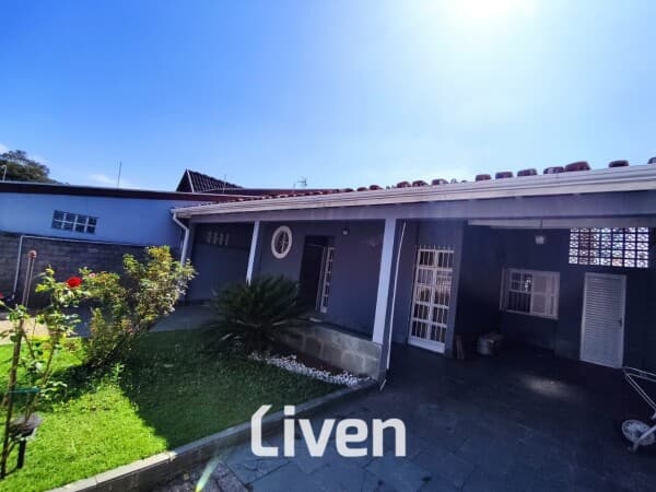 CASA À VENDA COM 3 QUARTOS, 138M²