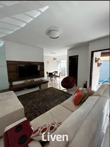 CASA À VENDA, 3 DORMITÓRIOS, 250 M²!!