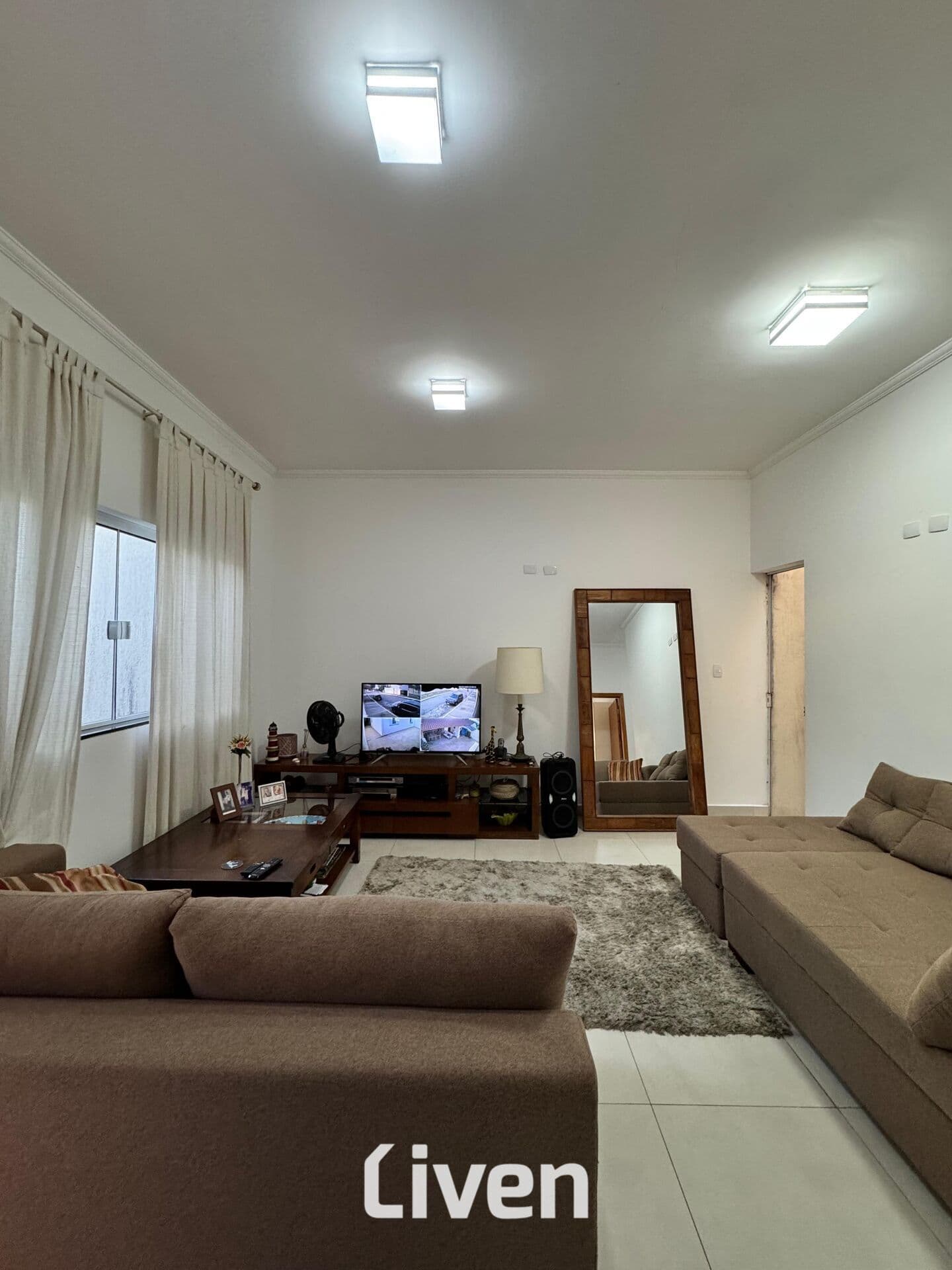 CASA À VENDA COM 3 QUARTOS, 190M²