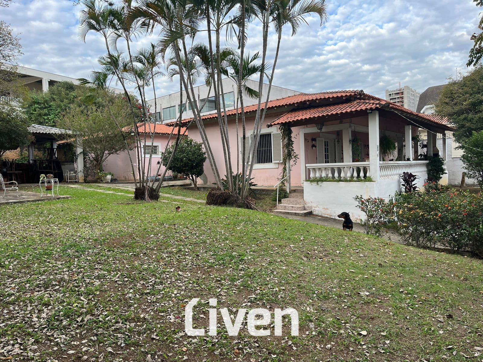 CASA À VENDA COM 3 QUARTOS, 350M²