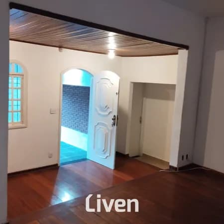 CASA À VENDA COM 3 QUARTOS, 140M²