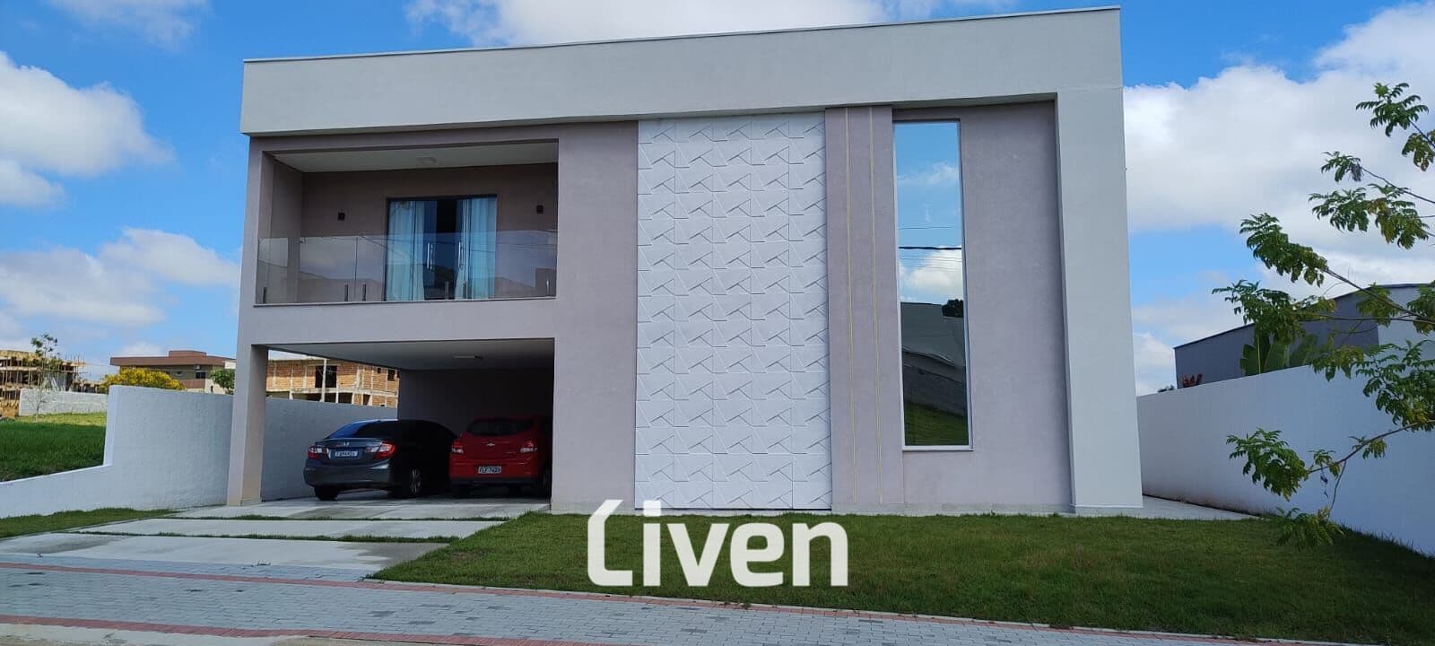 SOBRADO EM CONDOMÍNIO Á VENDA COM 4 QUARTOS, 326M²