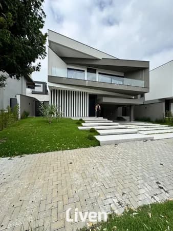 SOBRADO EM CODOMÍNIO À VENDA COM 4 QUARTOS, 444M²
