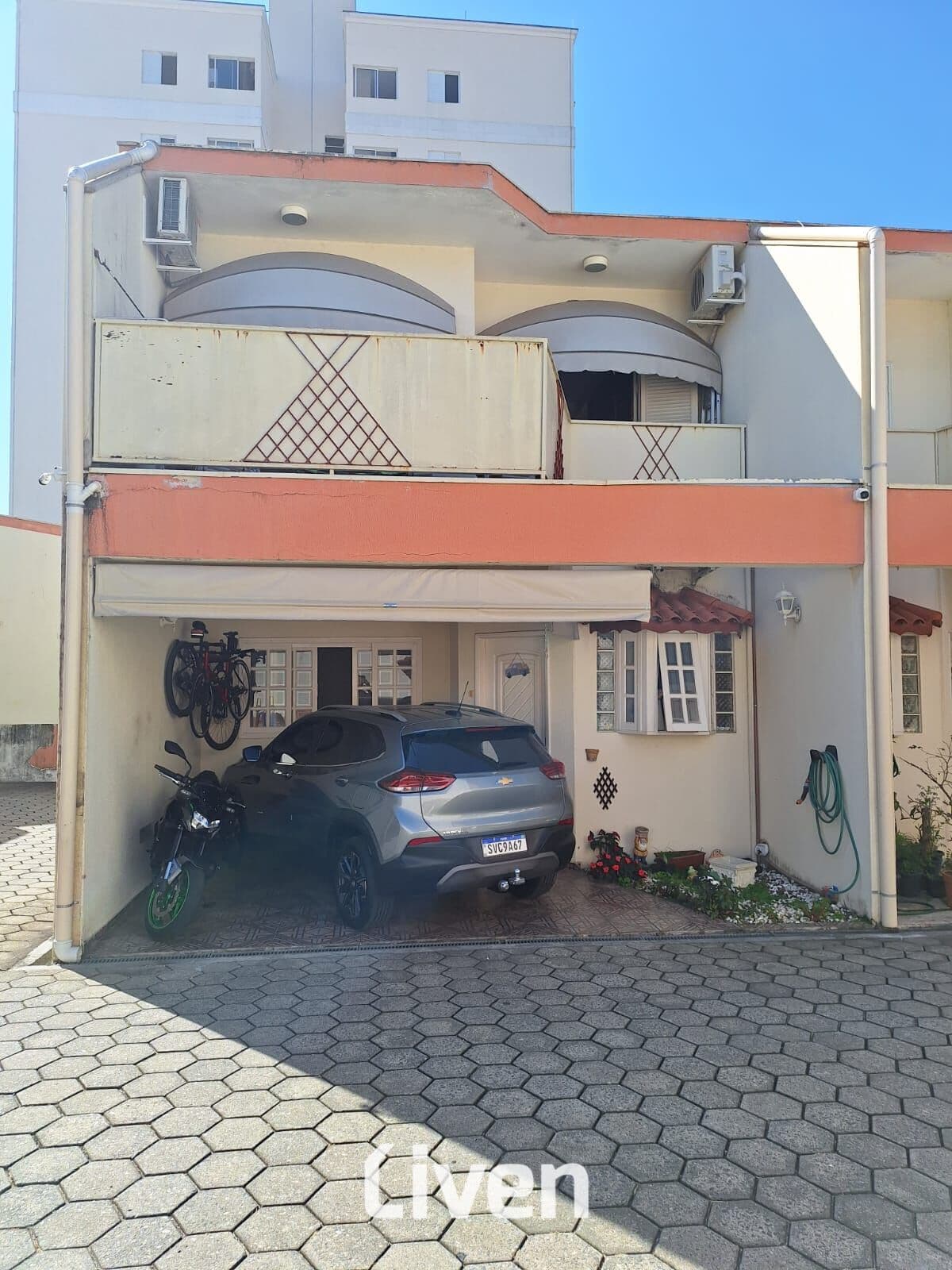 CASA À VENDA, CONDOMÍNIO FECHADO, 2 QUARTOS, 90 M¹!!