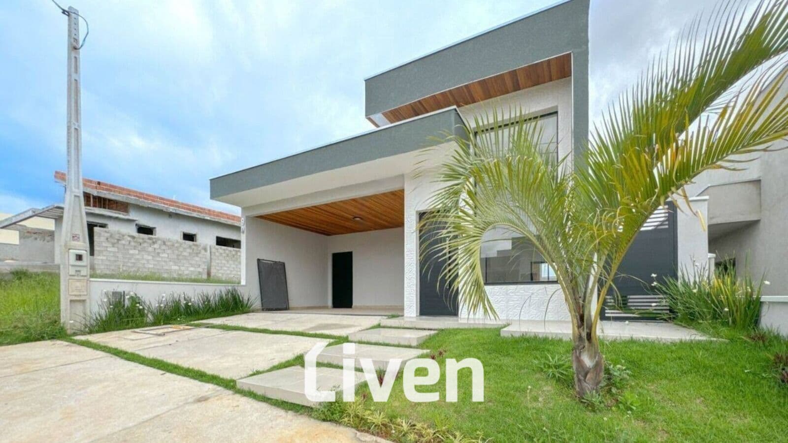 CASA À VENDA COM 3 QUARTOS, 135M²