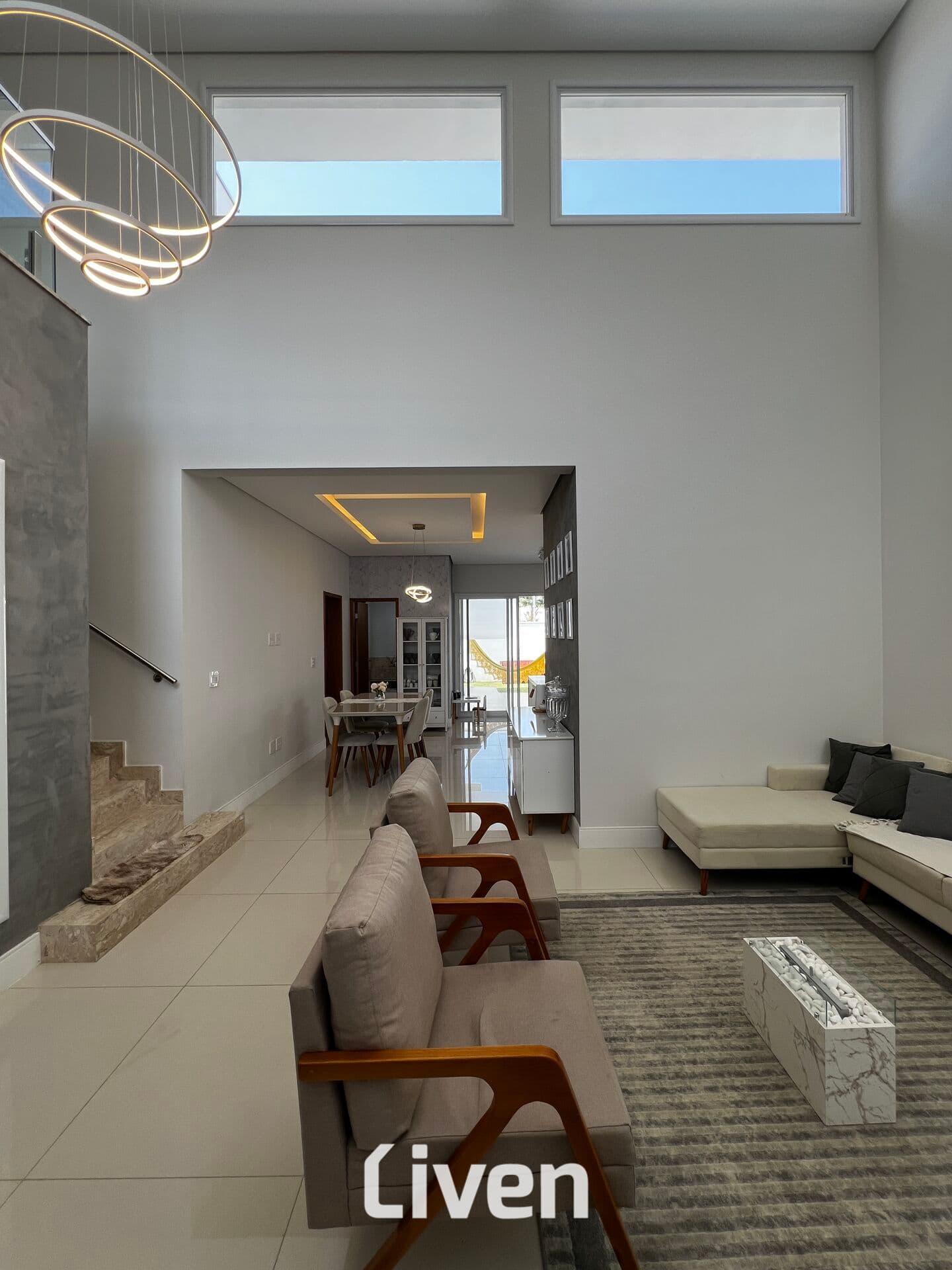 CASA À VENDA, CONDOMÍNIO FECHADO, 3 QUARTOS, 300 M²!!