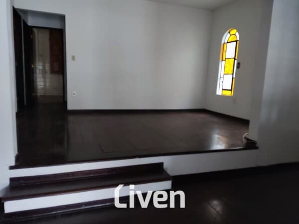 CASA À VENDA COM 3 QUARTOS, 140M²