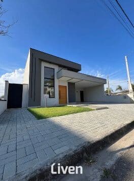 CASA À VENDA EM CONDOMÍNO COM 3 QUARTOS, 150M²
