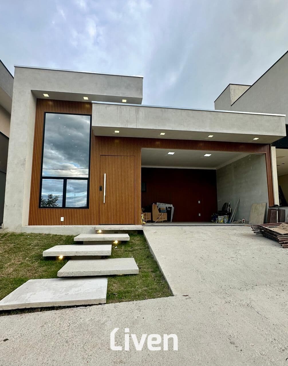 CASA À VENDA, CONDOMÍNIO FECHADO, 3 QUARTOS, 250 M²!!