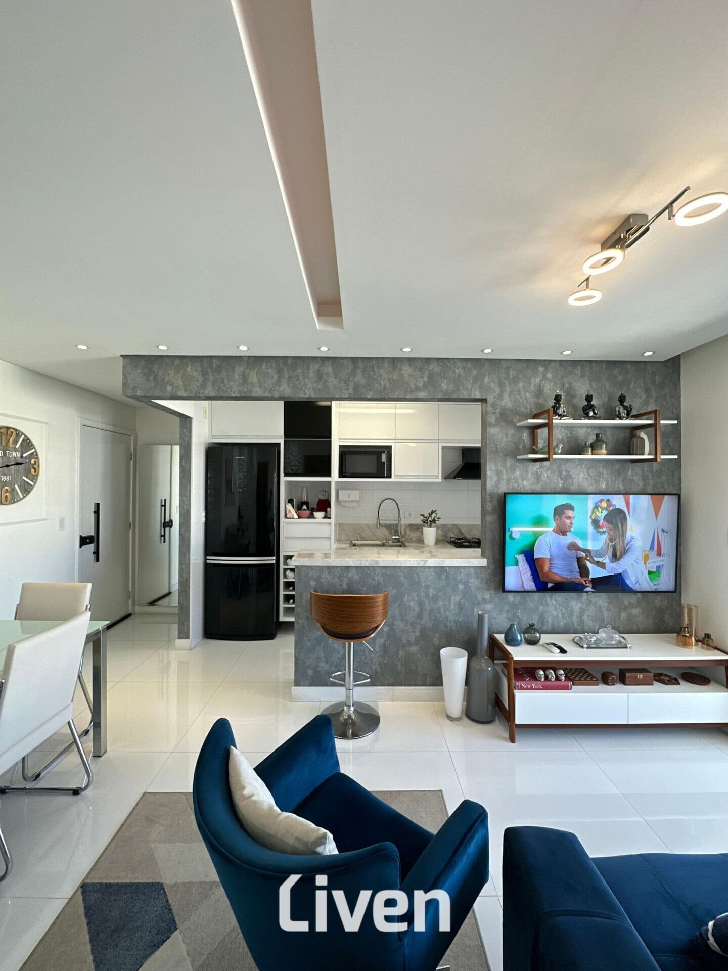 APARTAMENTO À VENDA COM 2 QUARTOS, 65M²