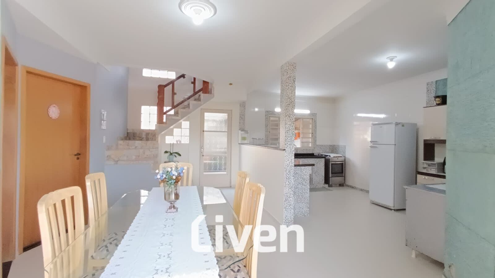 SOBRADO À VENDA, 3 QUARTOS, 275 M²!!