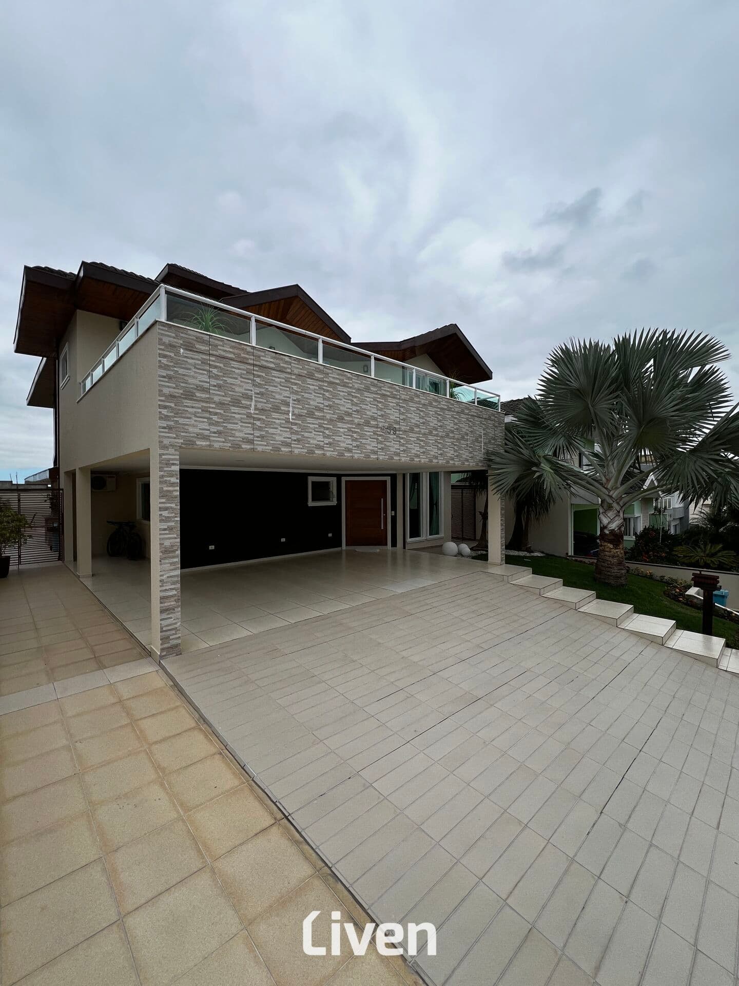 SOBRADO À VENDA COM 4 QUARTOS, 356M²