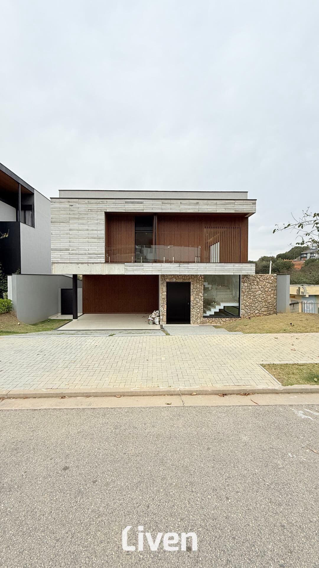 SOBRADO EM CONDOMÍNIO À VENDA COM 5 QUARTOS, 417M²
